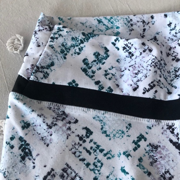 Athleta Leggings with pattern - Picture 3 of 4